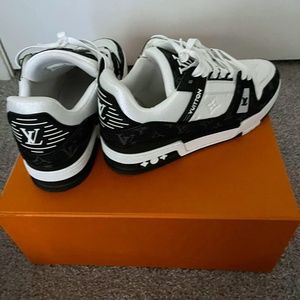 8.5 size (USA) Louis Vuitton Trainers Black